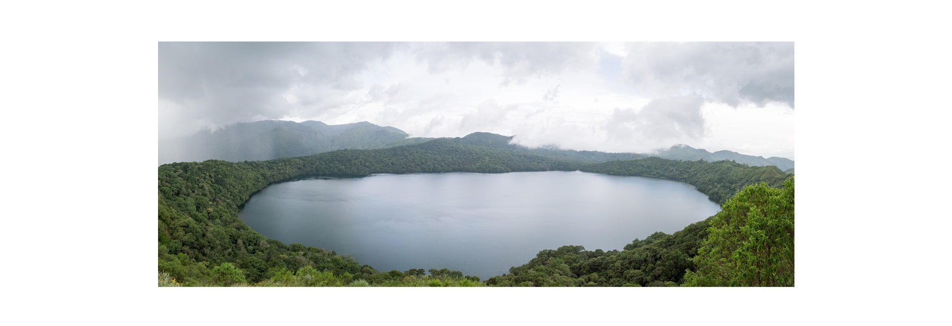 Erleben Sie einen schönes See in Yaounde, der Hauptstadt von Kamerun, mit einem Flug nach Afrika
