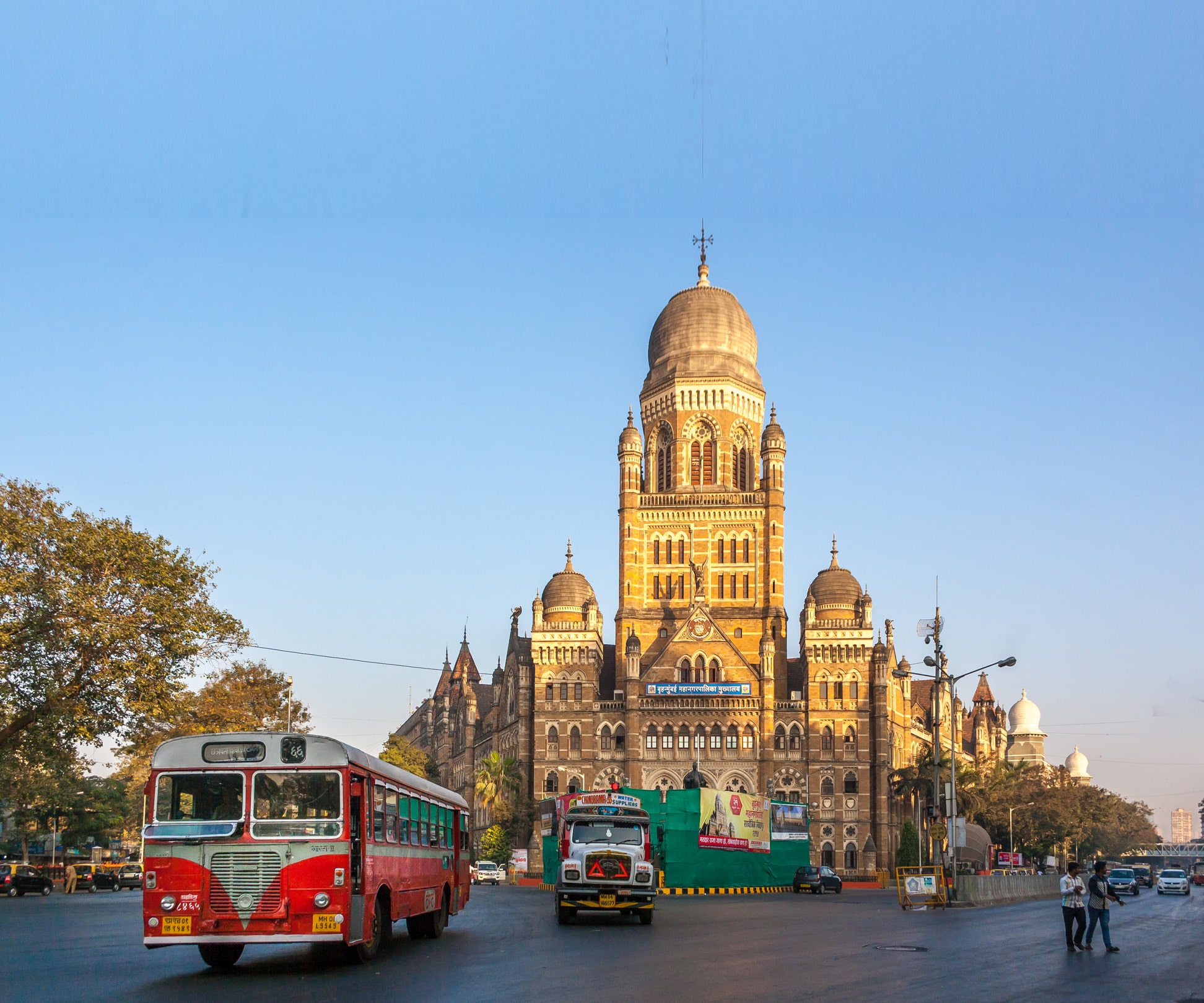 MUMBAI, INDIEN - BMC-Gemeindegebäude in Mumbai City, Indien. Britische Architektur und historisches Gebäude in Mumbai