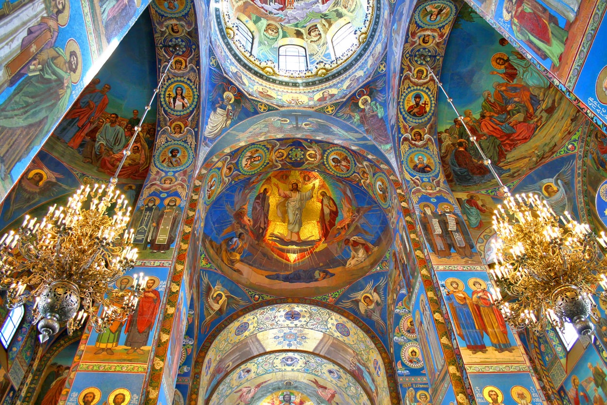 Inneres der Kirche des Erretters auf verschüttetes Blut in St. Petersburg
