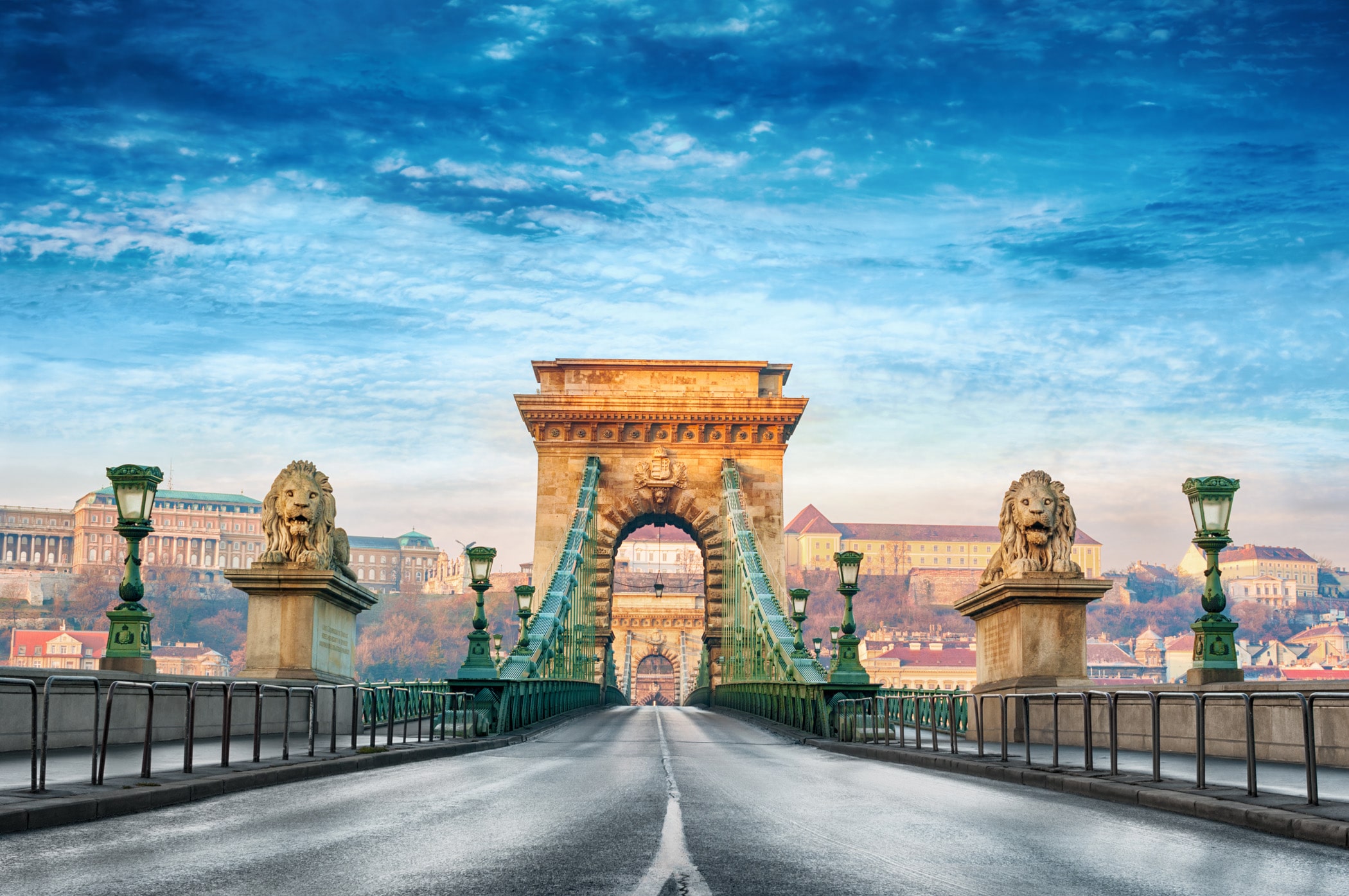 Kettenbruecke in Budapest Ungarn